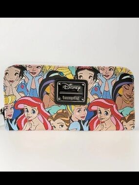 NWT - Disney Princess Faces Loungefly Zip-Around Wallet